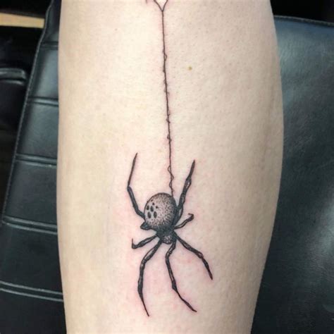 tatuaje de araña en el brazo|64 Tatuajes de arañas reales y negras: Galería con diseños